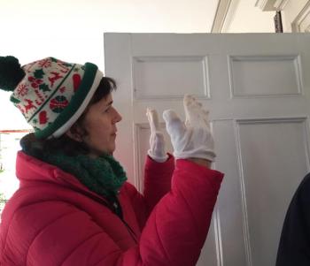 HIstoric New England's Jennifer Linskey gives a tour of Nickels-Sortwell House Dec. 8. SUSAN JOHNS/Wiscasset Newspaper