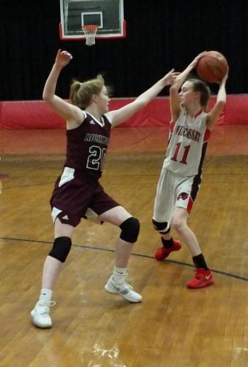 Zoe Waltz is defended by Richmond’s Bryannah Shea. PHIL DI VECE/Wiscasset Newspaper