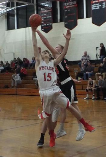 Matt Chapman attempts a basket in the second period. PHIL DI VECE/Wiscasset Newspaper