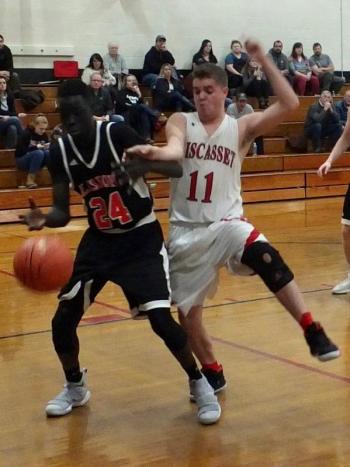 Caleb Gabriele goes up against Lisbon’s Ring Ring. PHIL DI VECE/Wiscasset Newspaper
