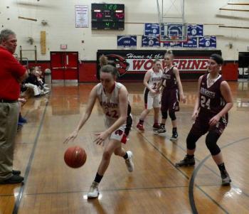 Alice Yokabaskas chases down a loose ball. Also shown is the Mustangs’ Kaeti Butterfield. PHIL DI VECE/Wiscasset Newspaper