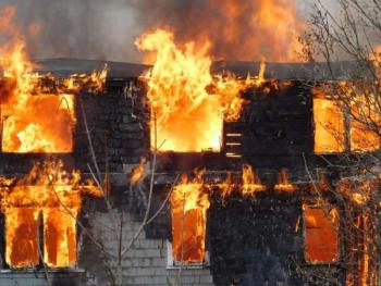 Fire engulfs the building. Courtesy of Rhonda Hamlin