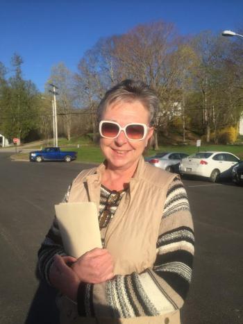 Diana Olmstead arrives at the Wiscasset municipal building May 9 with a new sign permit application for Dollar General. SUSAN JOHNS/Wiscasset Newspaper