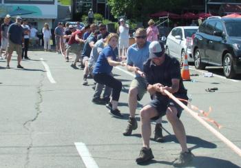 Marden Builders’ first tug of the event against the Crusher Claws. LISA KRISTOFF/Boothbay Register