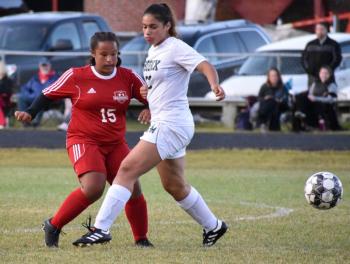 Latisha Wright and Spruce Mountain’s Gaby Rodriguez. PHIL DI VECE/Wiscasset Newspaper