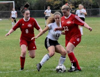 Boxed in. Kayla Cossette and Ellie Pratt put the pressure on Molly Bourget. PHIL DI VECE/Wiscasset Newspaper.
