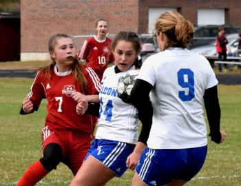 WMHS’s Brianna Orr competes with Mt. Valley’s Sarah Jane Koch and Ellie LeDuc. That’s Kylie Peoples in the background. PHIL DI VECE/Wiscasset Newspaper