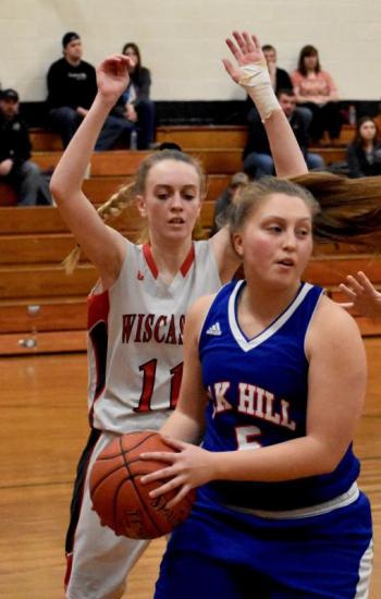 Wolverine Zoe Waltz and Oak Hill’s Deanna Baure. PHIL DI VECE/Wiscasset Newspaper