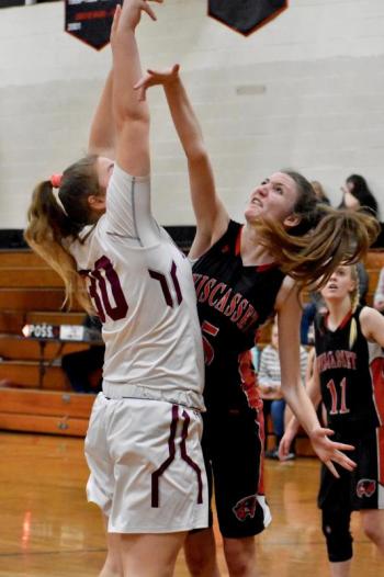 Kylie Peoples attempts to block a Monmouth player’s shot. The Wolverines wore their road uniforms at Saturday’s tournament hosted by WMHS and WCC. PHIL DI VECE/Wiscasset Newspaper