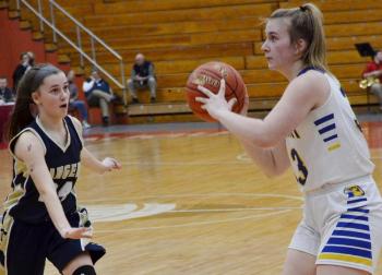 The Lady Seahawks are shooting for another state basketball championship. Guard Kylie Brown’s perimeter shooting played a key role in Boothbay’s 46-32 win over Traip in the regional semifinals. KEVIN BURNHAM/Boothbay Register
