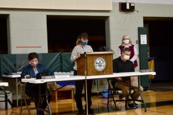 Town Clerk Linda Perry calls the special town meeting to order. PHIL DI VECE/Wiscasset Newspaper