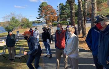 Jeff Tarbox runs to the front to show attendees a plaque. SUSAN JOHNS/Wiscasset Newspaper