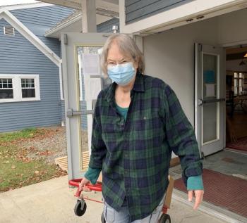 Beth Maxwell helps remove FOS items from St. Philip’s. SUSAN JOHNS/Wiscasset Newspaper