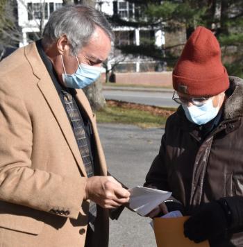 Roger Whitney, left, and Brad Adler at Sunday morning’s pledge drive-through. PHIL DI VECE/Wiscasset Newspaper