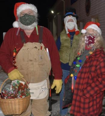 Santa poses with Debbie Locke, center, and Allison Hepler. PHIL DI VECE/Wiscasset Newspaper