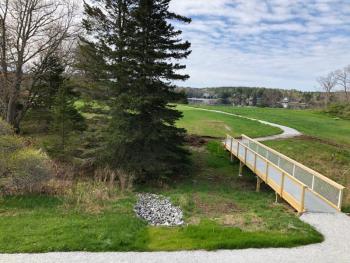 Universal access trail at Oak Point Farm. The extension will provide an option to take a left at the bridge and loop around the freshwater pond, which includes a land bridge between the pond and Hodgdon Cove. Courtesy of BRLT