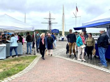 Cloudy skies didn’t stop shoppers from attending the Artists’ Alley. ISABELLE CURTIS//Boothbay Register