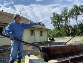 Museum President David Buczkowski discusses how trains will enter the engine house’s bays. SUSAN JOHNS/Wiscasset Newspaper