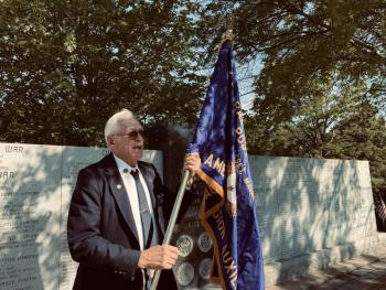 American Legion Post 54 Cmdr. William Cossette Jr. helps set up. SUSAN JOHNS/Wiscasset Newspaper