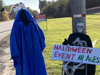 A scary volunteer directs traffic to the Rescue from Route 1. EDNA MILLER/Wiscasset Newspaper Event