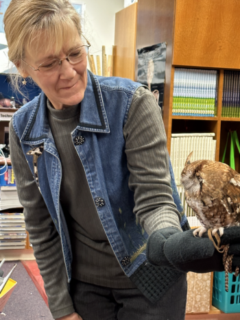 Luanne Weeks and Willow, the screech owl, at Edgecomb Eddy School. Courtesy of Laurie Brown