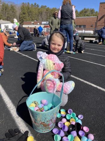 Ingrid Bishop with her prize. EDNA MILLER/Wiscasset Newspaper