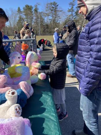 Ingrid Bishop chooses her bunny. EDNA MILLER/Wiscasset Newspaper