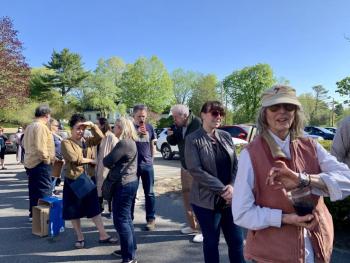 Waiting for the sale. SUSAN JOHNS/Wiscasset Newspaper