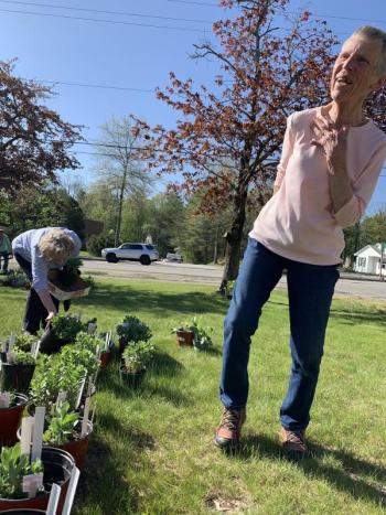GCW’s Sally Howe greets an attendee. SUSAN JOHNS/Wiscasset Newspaper