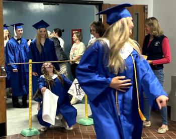 BRHS senior limbo at BRES. LISA KRISTOFF/Boothbay Register