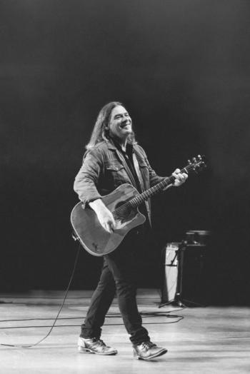Alan Doyle. Lindsay Duncan photo