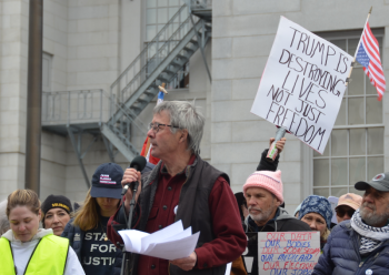 Knox County Democratic Committee Chairman Greg Marley speaks to the crowd. (Photo by Lynda Clancy)d d