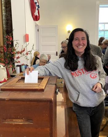 Edgecomb resident Kate Riser votes on Article 15. FRITZ FREUDENBERGER/Boothbay Registe