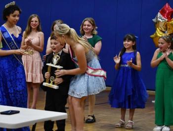 Oscar Mirabile's crowning moment! Leah Plummer photo