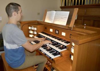 Pierce practiced on the new organ Friday morning. PHIL DI VECE/Wiscasset Newspaper