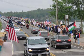 June 14 No Kings rally on Wiscasset bridge. Nigel Calder photo