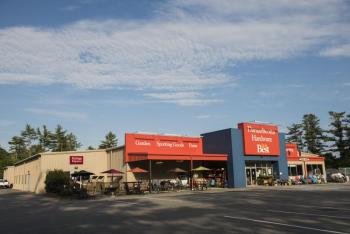 front view of Damariscotta Hardware store