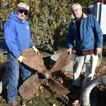 Steve Erskine (l) and Steve Christiansen pose with the Winter Harbor propeller. PHIL DI VECE/Wiscasset Newspaper