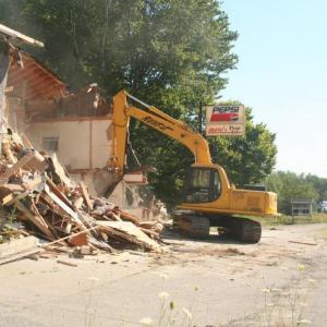 The demolition of Mary's Pop-In in Edgecomb July 31. JOHN MAGUIRE/Wiscasset Newspaper Mary's Pop-In, Edgecomb, Wiscasset Newspaper