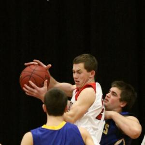 Dale Peaslee pulls down a rebound.