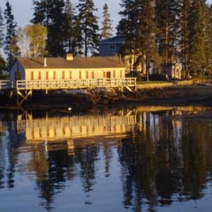 Tugboat Inn, Restaurant & Lounge & Marina