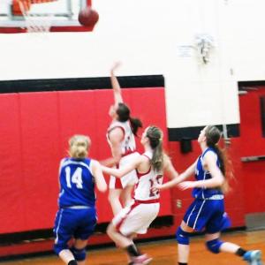  Heidi Pinkham scores on a layup. KATHY ONORATO/Wiscasset Newspaper
