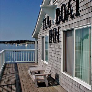 Tugboat Inn, Restaurant & Lounge & Marina