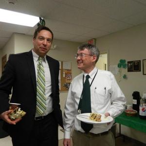 John O’Connell chats with Assistant District Attorney Andrew Wright. CHARLOTTE BOYNTON/Wiscasset Newspaper