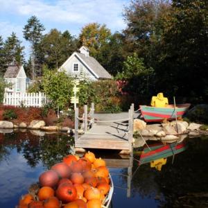 Scarecrows have now joined nearly seven tons of pumpkins to create an even-more-lavish harvest display at Coastal Maine Botanical Gardens. Courtesy of Barbara Freeman Scarecrows have now joined nearly seven tons of pumpkins to create an even-more-lavish harvest display at Coastal Maine Botanical Gardens. Courtesy of Barbara Freeman