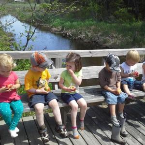 The Healthy Kids children enjoy their Macintosh apples at Penny Lake Preserve. Courtesy of Lucy Smith