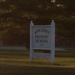 Wiscaset Primary School sign