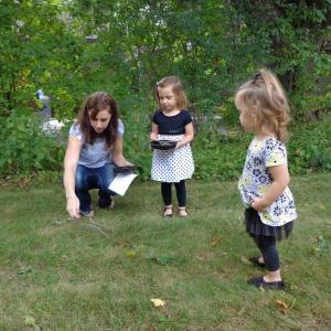 Sadielynn and Addison start looking for their items in the backyard scavenger hunt. Courtesy of Wiscasset Public Library