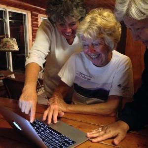 Left to right: BoomerTECH guide Jill Spencer with BoomerTECH participants Connie Carter and Sue Swaim. Courtesy of Chris Toy
