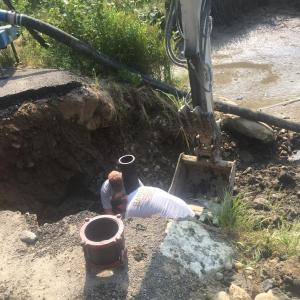 Hanley Construction workers replace a hydrant on Alna’s Cross Road on Sept. 3. The equipment on the other side of the hole was used to drain a pond at the site. SUSAN JOHNS/Wiscasset Newspaper hydrant, Alna Fire Department, Hanley Construction
